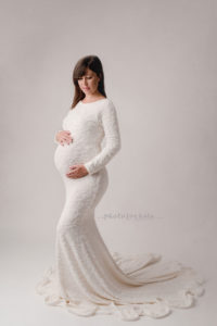 Nicoleta Raftu maternity and new born photographer for workshops by Carmen Bergmann Studio pregnant lady with long white dress