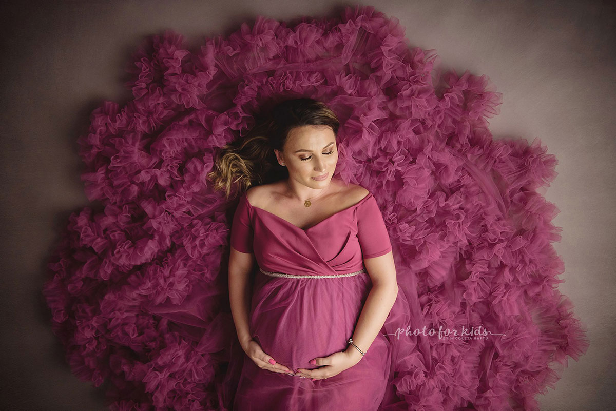 Nicoleta Raftu maternity and new born photographer for workshops by Carmen Bergmann Studio pregnant lady with pink dress Nicoleta Raftu maternity and new born photographer for workshops by Carmen Bergmann Studio pregnant lady with pink dress